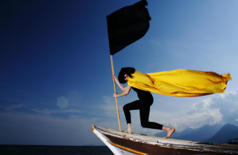 Mujer en barco